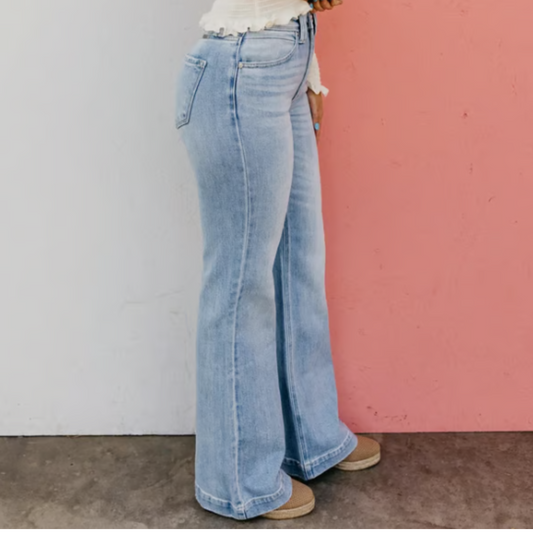 Evora™  Vintage Stretchy BBL Jeans